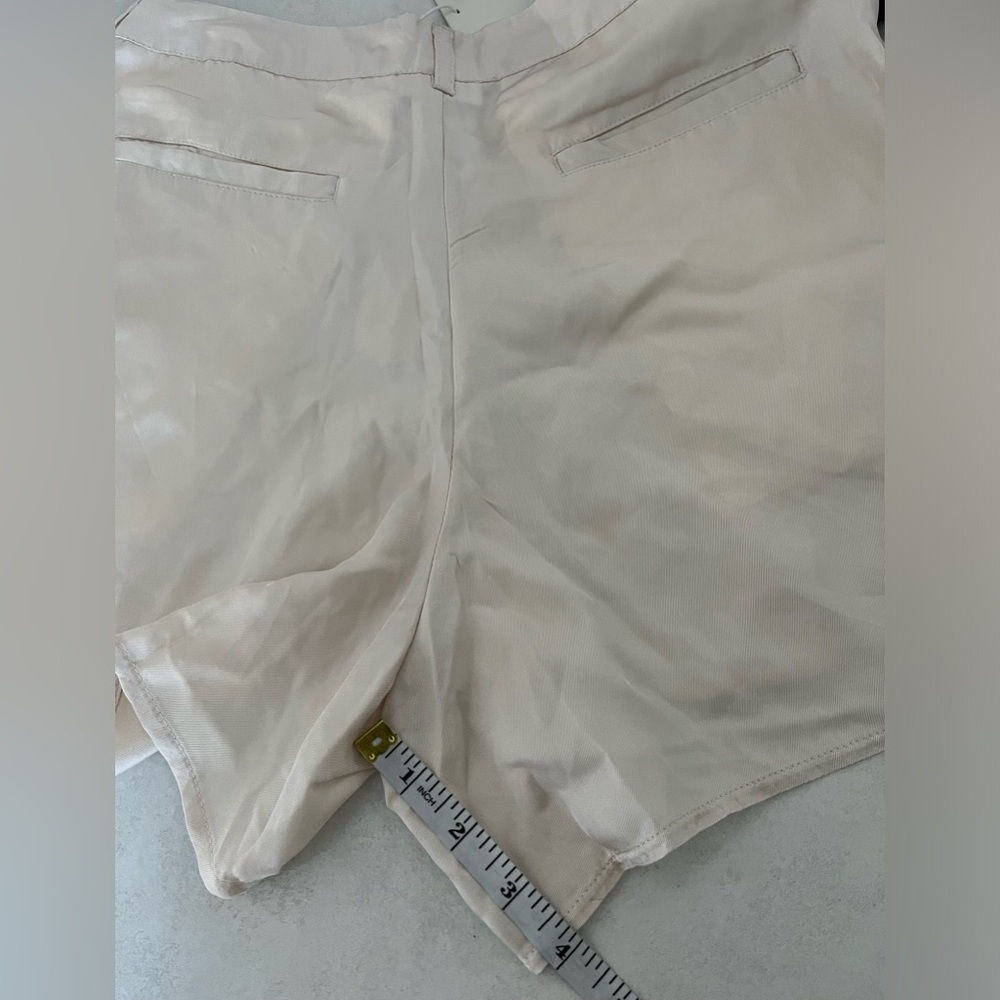 NWT Weekend/ High waisted dress shorts/ Oyster colour/ Silky material/ Size US S - Picture 10 of 10